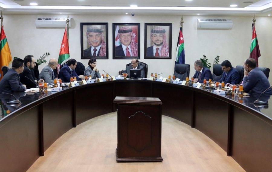 وزير الداخلية سلامة حماد يرأس اجتماعا لمناقشة الواقع السياحي في لواء البتراء