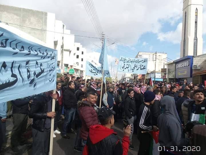 عشائر الحي الشرقي في مادبا تنظم وقفة تأييد لمواقف الملك الرافضة لصفقة القرن . 