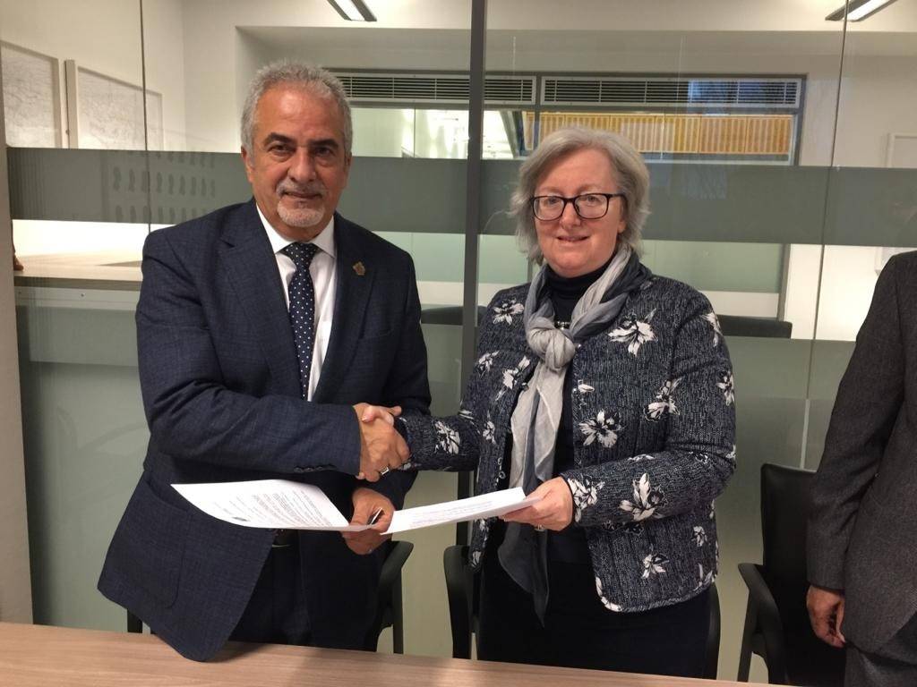 جامعة عمان الاهلية توقع اتفاقية تعاون مع جامعة الستر البريطانية  