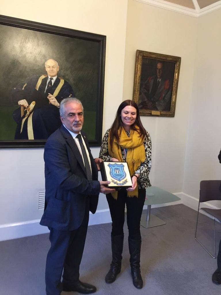 جامعة عمان الأهلية تبرم اتفاقية شراكة إستراتيجية مع جامعة ريدينج البريطانية