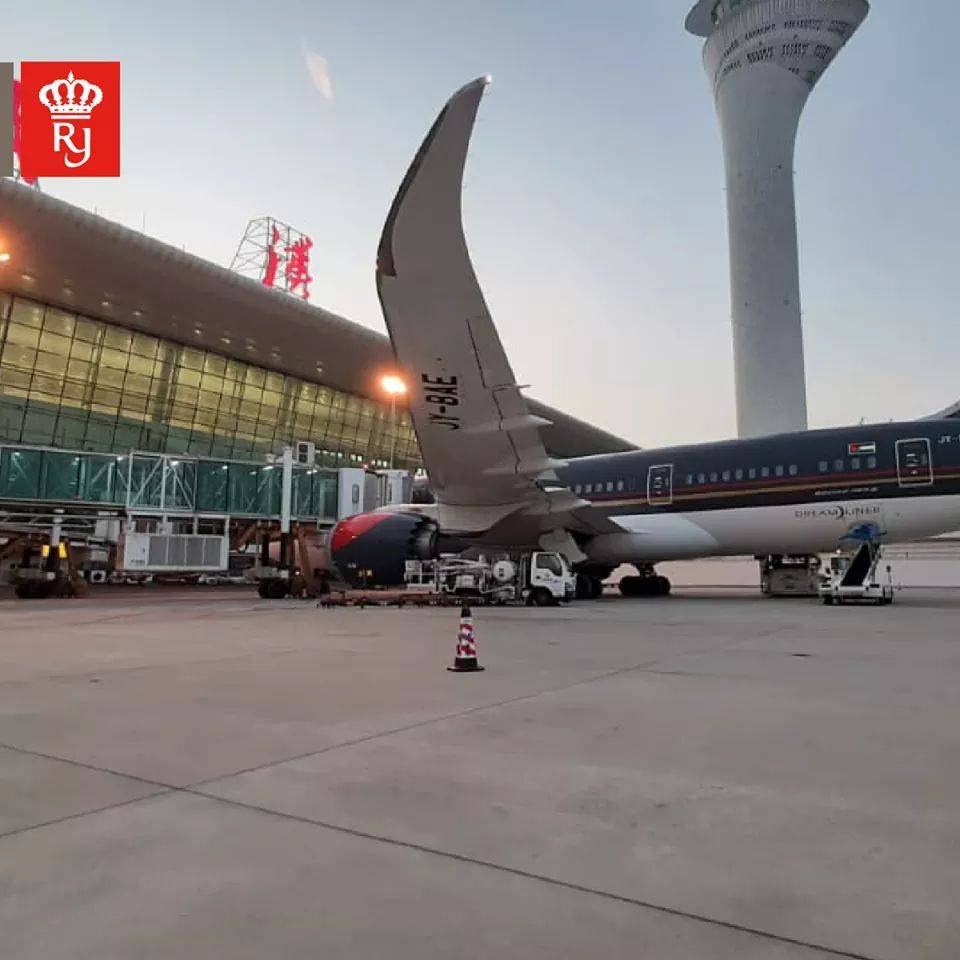 وصول طائرة إخلاء تقل على متنها 71 طالباً أردنياً وعربياً من ووهان الصينية