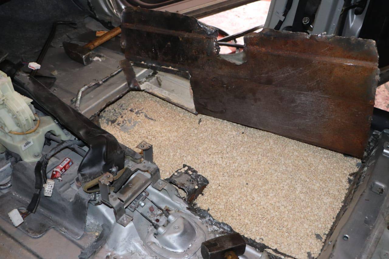 إحباط محاولة تهريب نصف مليون حبة مخدرة الى احدى دول الجوار ، والقاء القبض على ستة اشخاص