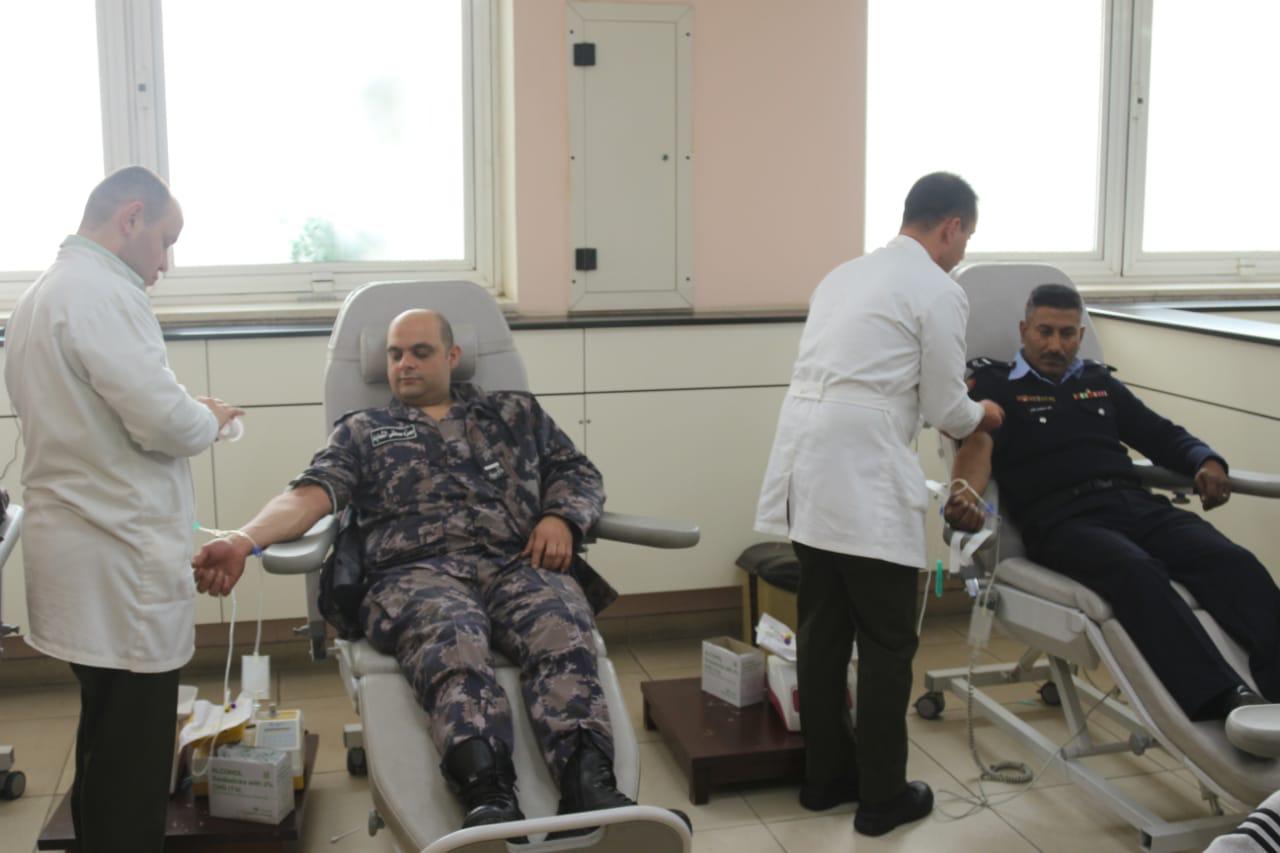 مدير الأمن يوعز لنشامى الامن العام بتأمين وحدات الدم لاجراء العملية لاحد المواطنين       