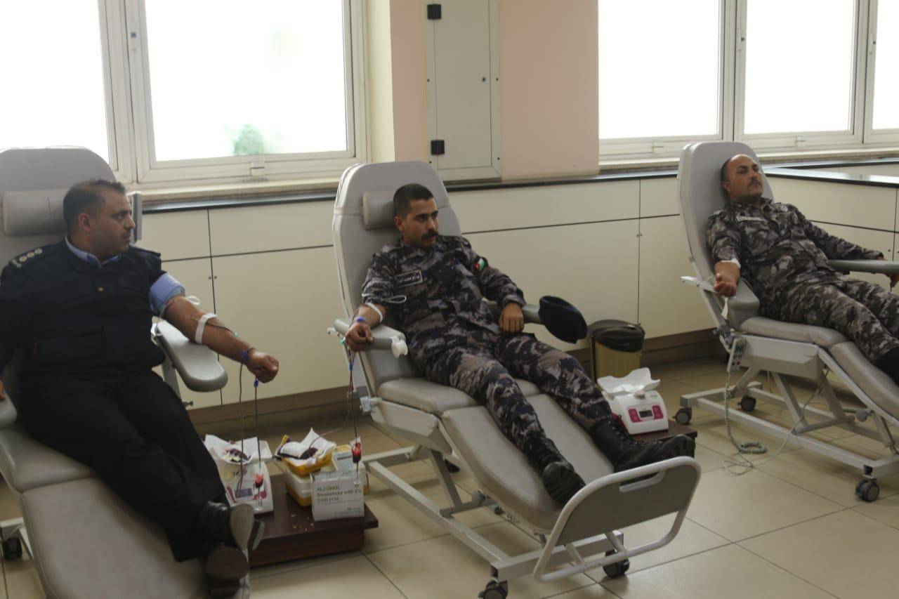 مدير الأمن يوعز لنشامى الامن العام بتأمين وحدات الدم لاجراء العملية لاحد المواطنين       