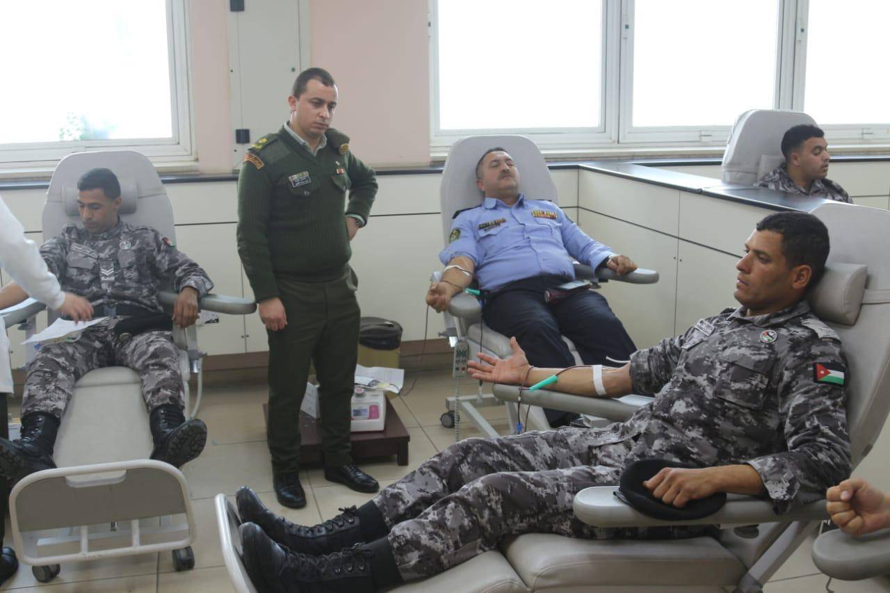 مدير الأمن يوعز لنشامى الامن العام بتأمين وحدات الدم لاجراء العملية لاحد المواطنين       