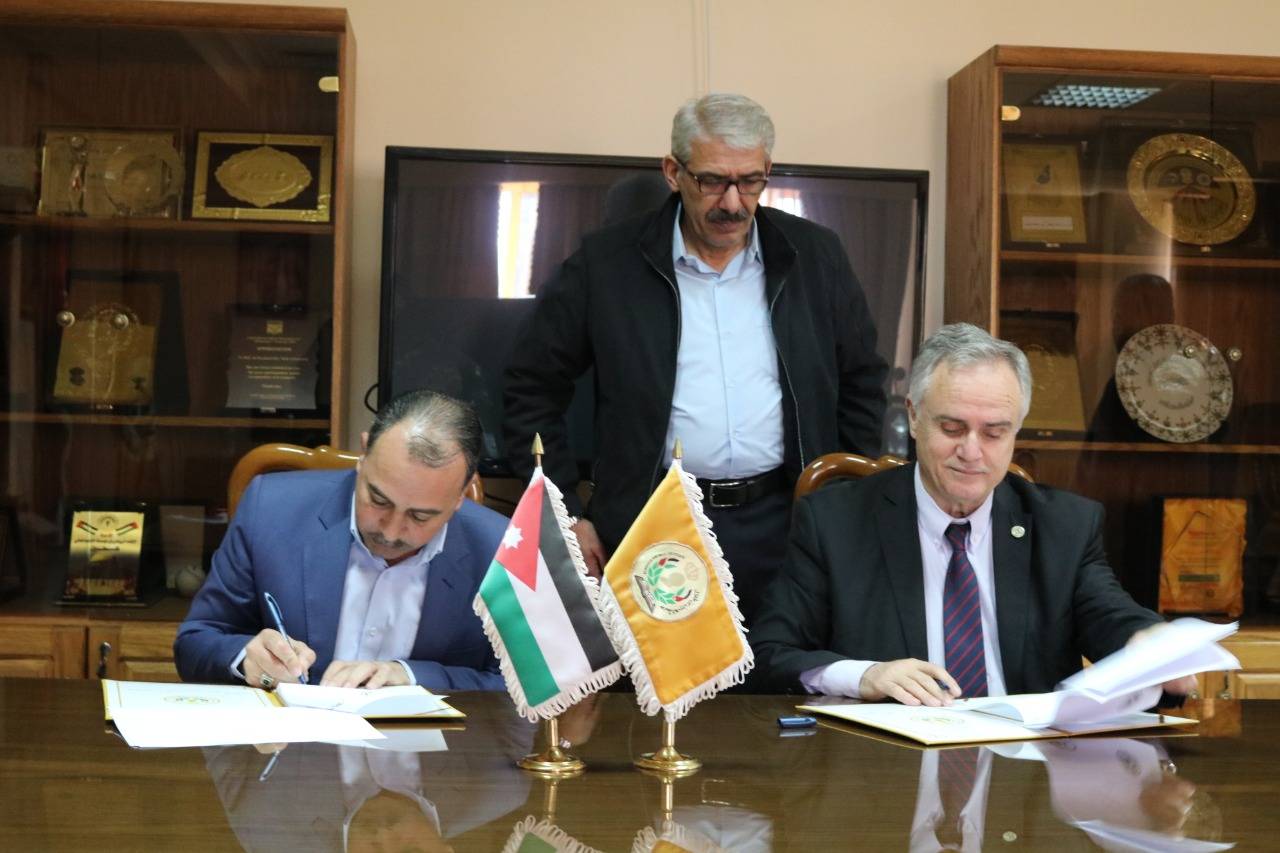 توقيع مذكرة تفاهم مع نقابة المعلمين الأردنيين في جامعة الحسين بن طلال