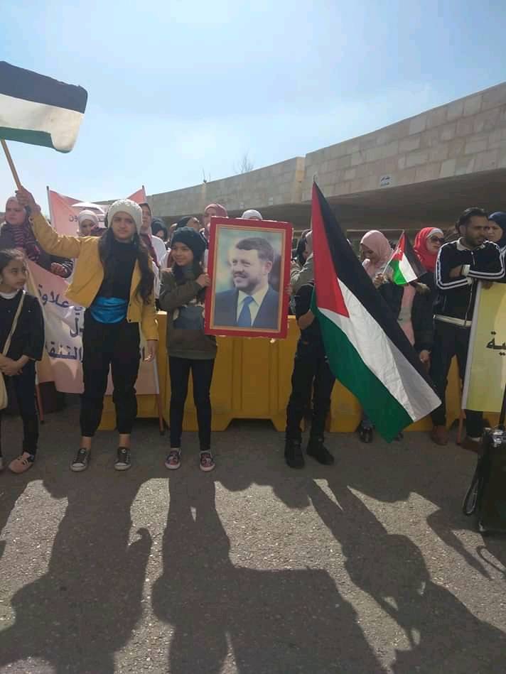 التمريض المشارك والمساعد وعامل التمريض يعتصمون أمام وزارة الصحة .. فيديو 