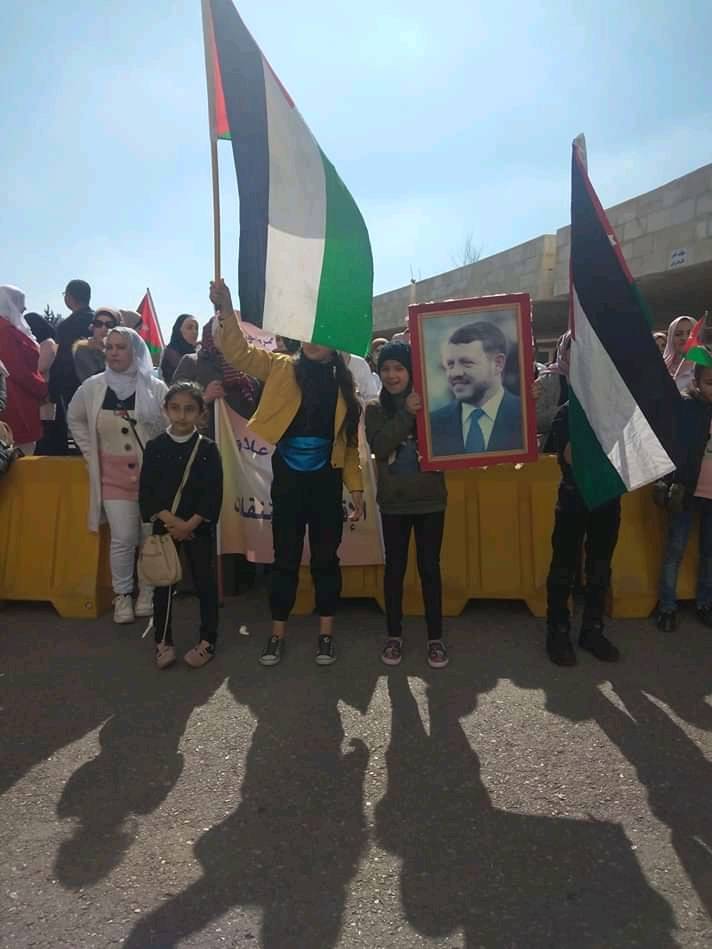 التمريض المشارك والمساعد وعامل التمريض يعتصمون أمام وزارة الصحة .. فيديو 