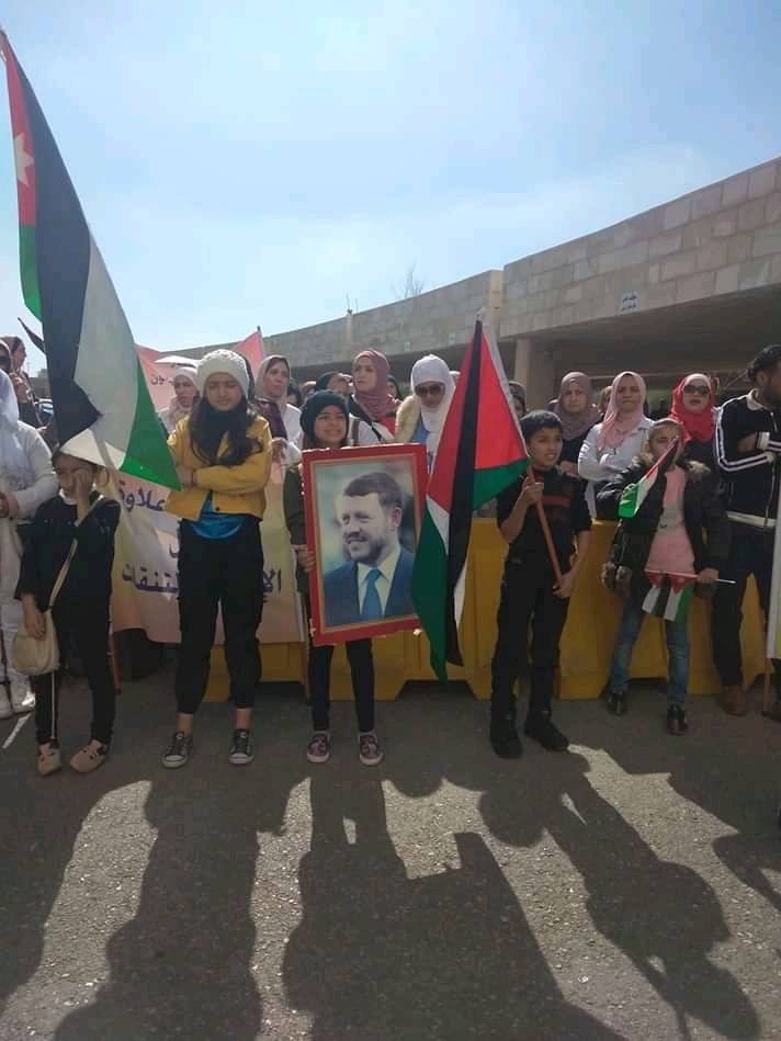 التمريض المشارك والمساعد وعامل التمريض يعتصمون أمام وزارة الصحة .. فيديو 