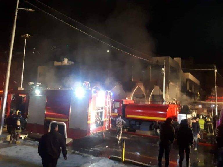 منطقة وسط البلد تشهد حريق كبير في عدد من المحلات التجارية فجر اليوم 