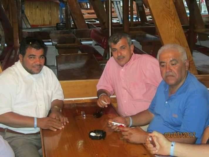 السيد سليم الناجي المناعي يهنئ المحامي صالح الخشمان بحصوله على إجازة المحاماة