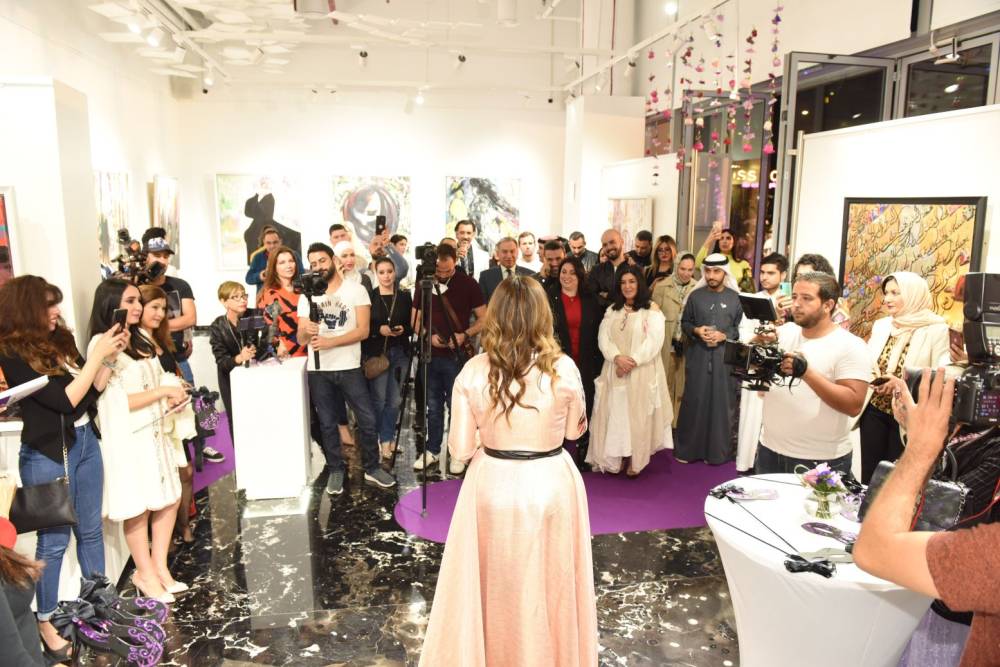 بالصور :افتتاح غاليري ارتيسيتا للفنانة التشكيلية لمياء منهل في دبي