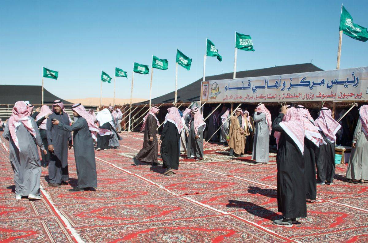 الأهالي يحتفون برالي حائل على طريقتهم الخاصة