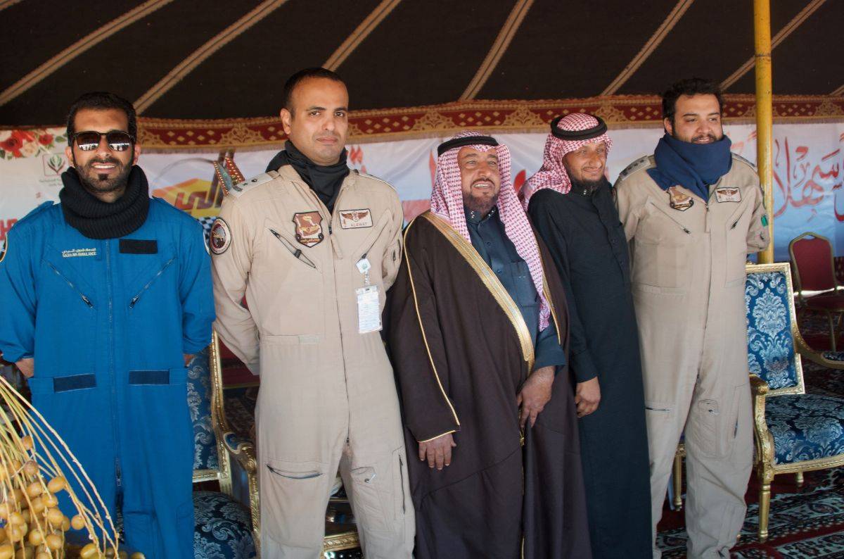 الأهالي يحتفون برالي حائل على طريقتهم الخاصة