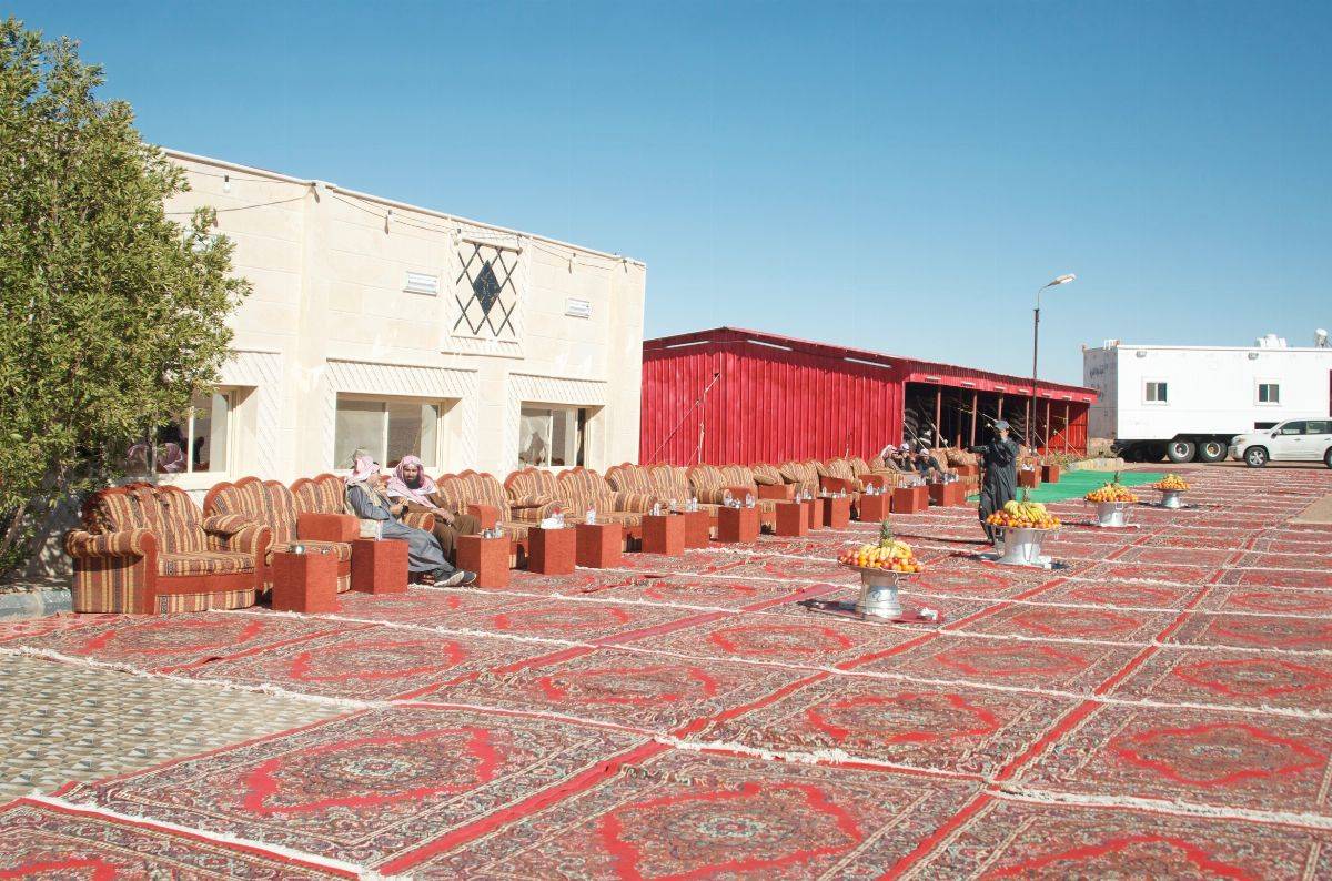 الأهالي يحتفون برالي حائل على طريقتهم الخاصة