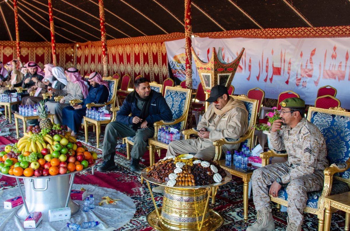 الأهالي يحتفون برالي حائل على طريقتهم الخاصة