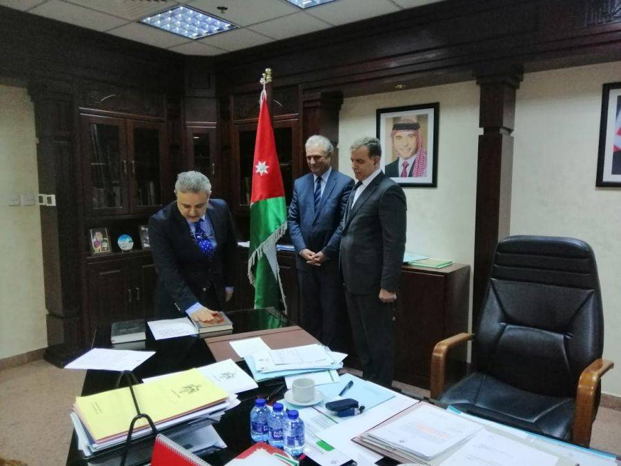 عدد من اطباء الاختصاص يؤدون القسم القانوني بعد اختيارهم  أعضاءًا في اللجان الفرعية المتخصصة