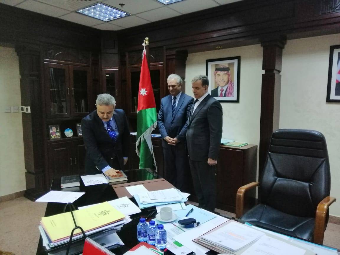 عدد من اطباء الاختصاص يؤدون القسم القانوني بعد اختيارهم  أعضاءًا في اللجان الفرعية المتخصصة 