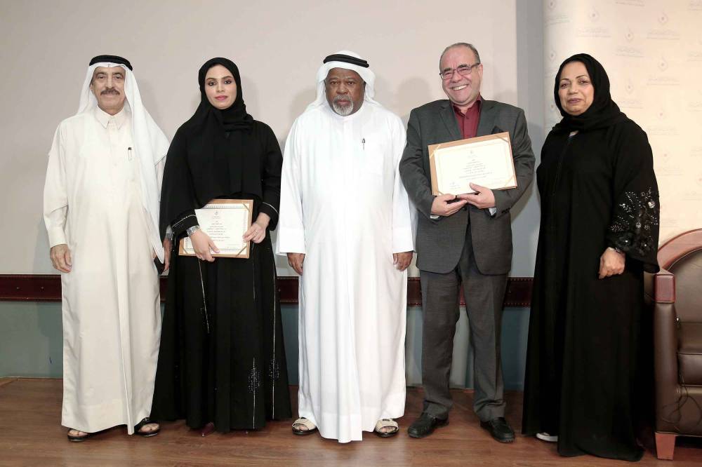 واقع النقد الأدبي في الإمارات  في ندوة الثقافة والعلوم في دبي   