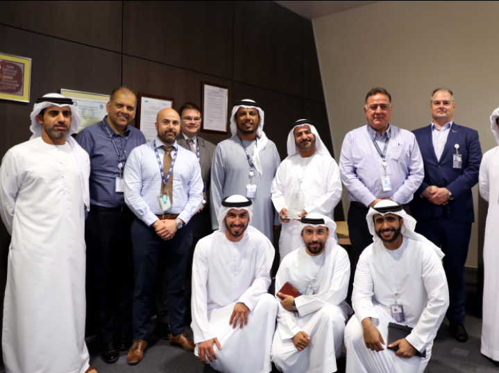 مطار أبوظبي الدولي ينجز مشروع تحديث نظام إضاءة مدرج الطائرات   