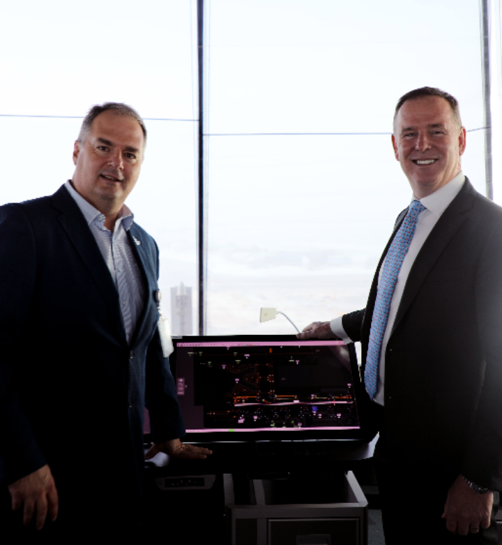 مطار أبوظبي الدولي ينجز مشروع تحديث نظام إضاءة مدرج الطائرات   