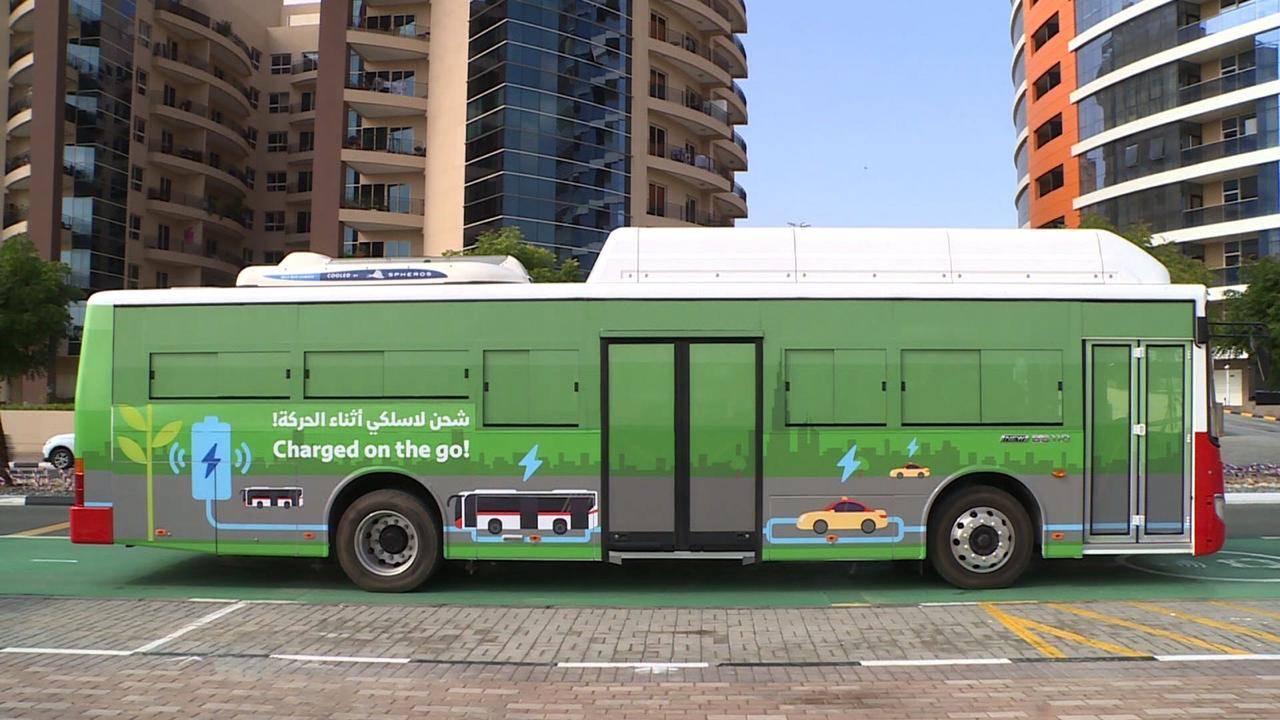 طرق دبي تدشن التشغيل التجريبي لشحن المركبات والحافلات في دبي للسيليكون