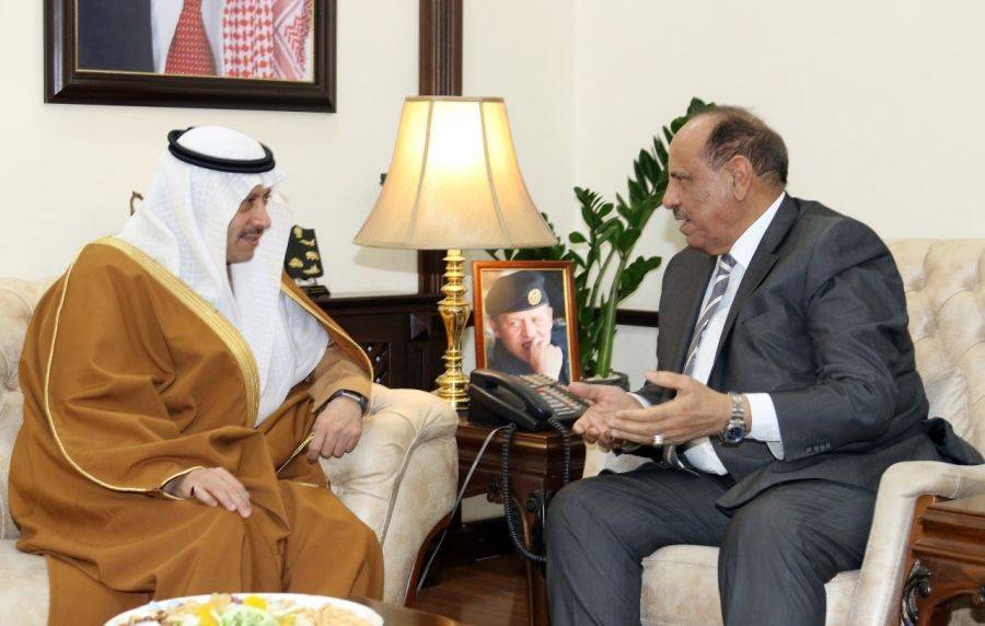 وزير الداخلية يلتقي سفير المملكة العربية السعودية في عمان