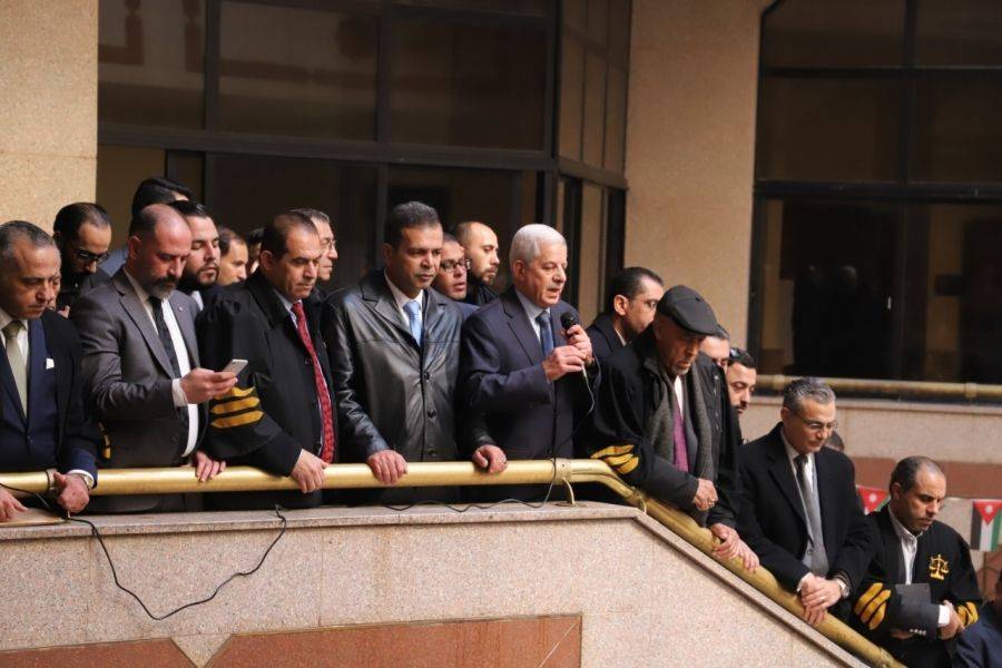 المحامون يتوقفون عن الترافع لمدة ساعة ووقفة في قصر العدل