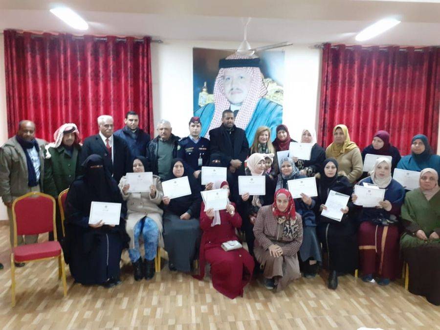 تخريج دورة اصدقاء الشرطة بجمعية البراء للفقراء والأيتام الخيرية بمخيم البقعة