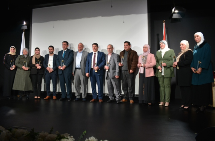 افتتاح مسرح المؤسس المرحوم د. احمد الحوراني في مدارس الجامعة وسط حفل تكريمي بهيج