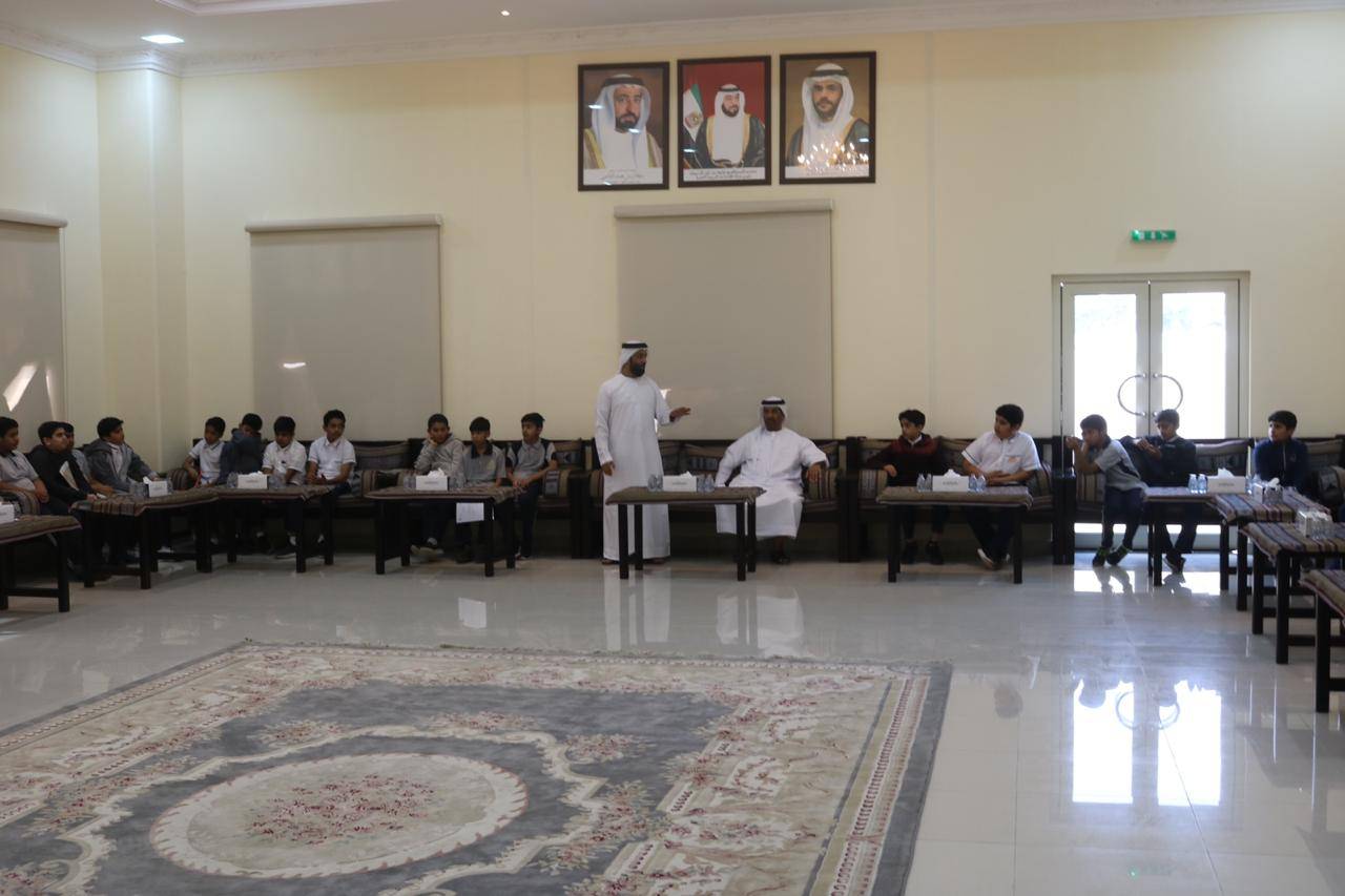 مجلس ضاحية الصبيحية في خورفكان يناقش فعالياته خلال العام الجاري وينظم ندوة عن سنع المجالس