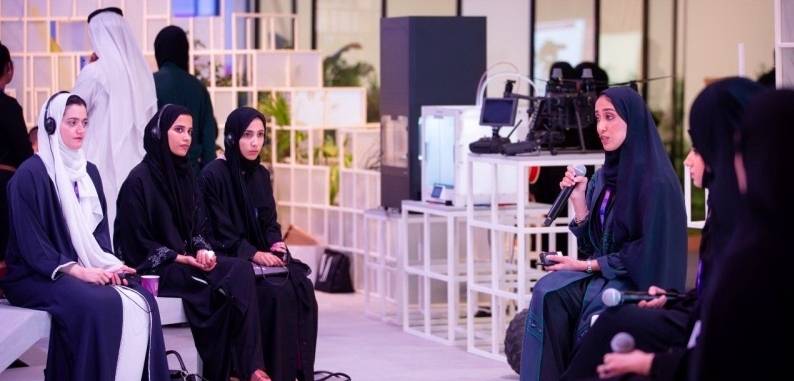 استعراض لمحات عن الإنجازات النسائية في «كهرباء دبي»