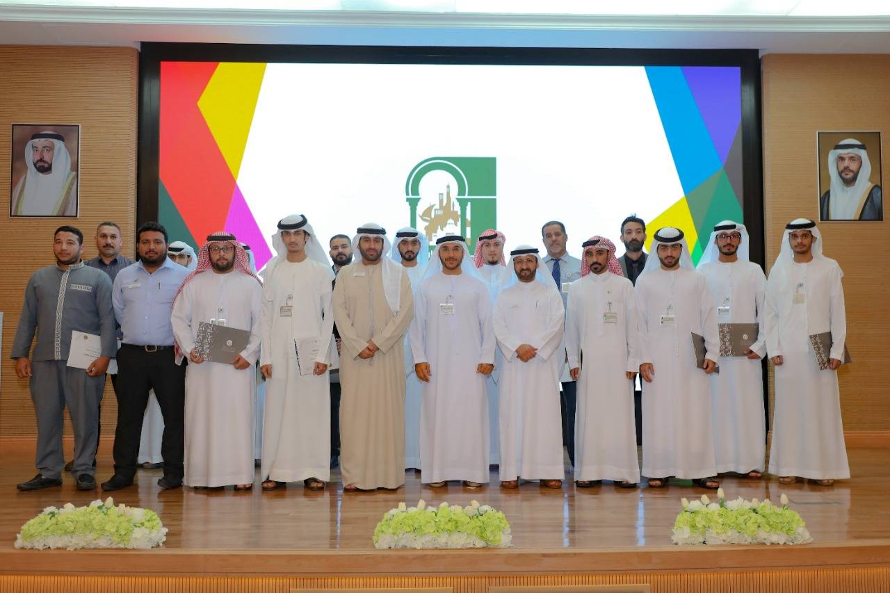 دائرة شؤون الضواحي والقرى تشيد بجهود قسم مركز الاتصال ببلدية الشارقة  