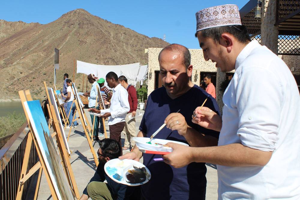 عمادة شؤون الطلبة بالجامعة القاسمية تعرف طلابها بسد الرفيصة