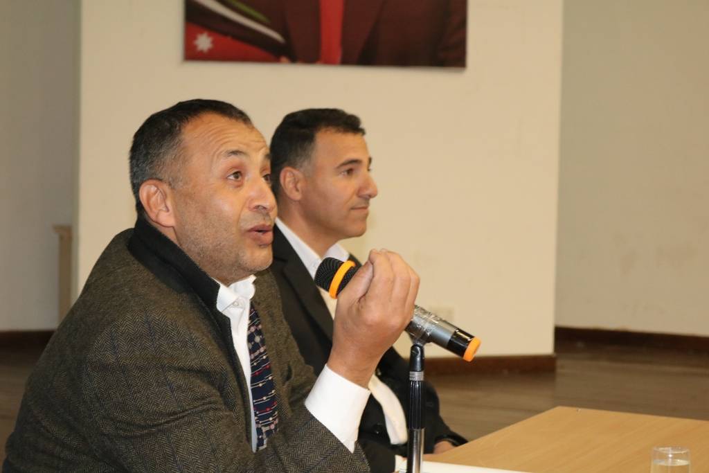 الكابتن مصطفى حسنين يحاضر في جامعة الحسين بن طلال