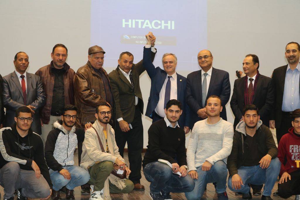 الكابتن مصطفى حسنين يحاضر في جامعة الحسين بن طلال