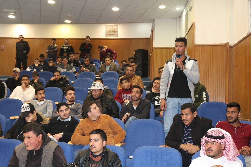 الكابتن مصطفى حسنين يحاضر في جامعة الحسين بن طلال