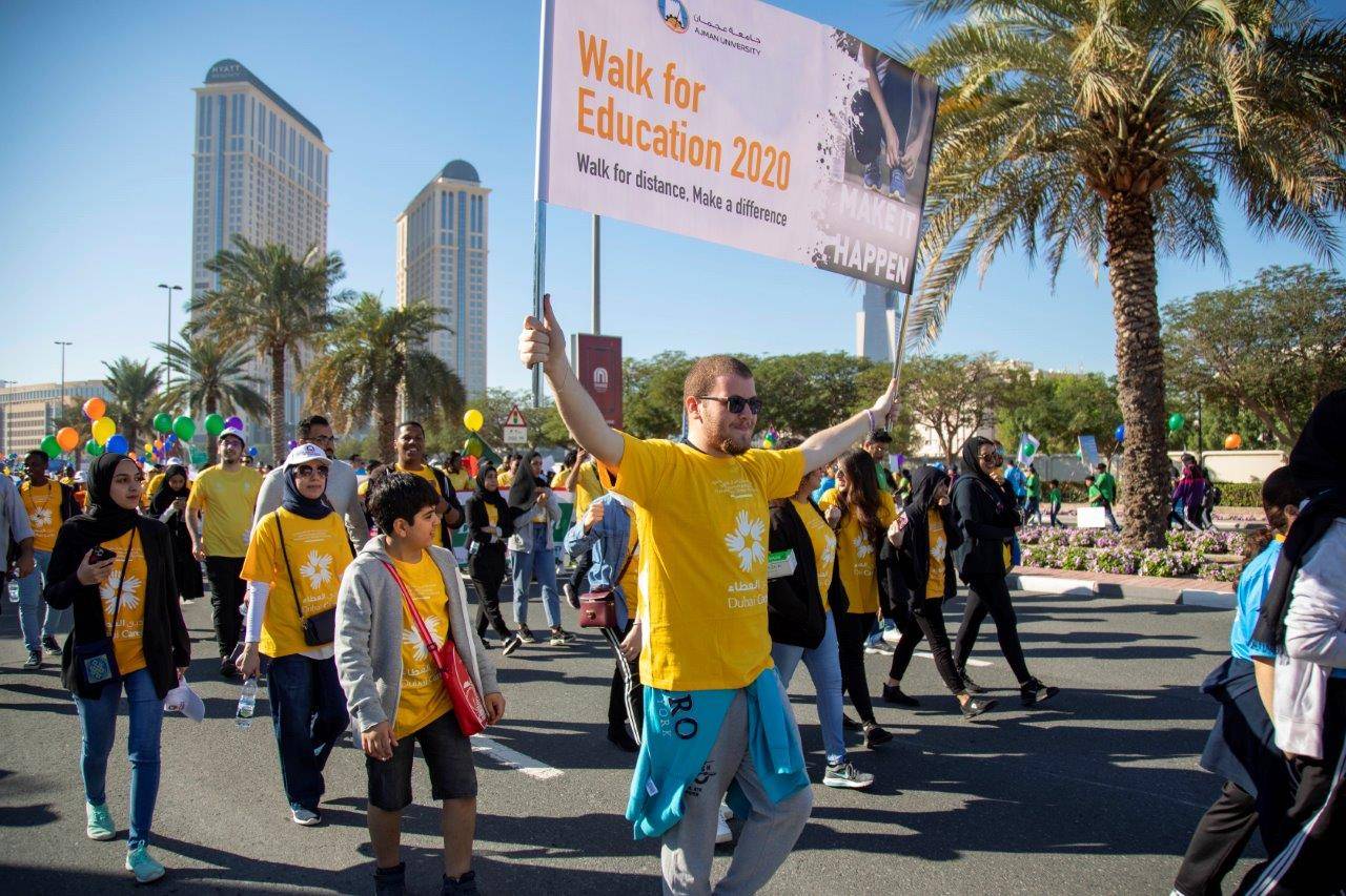 جامعة عجمان تشارك في مبادرة المشي من أجل التعلیم