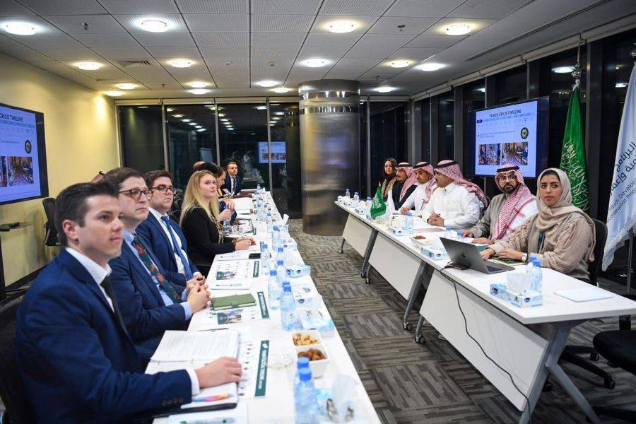 وفد من الكونجرس الأمريكي يزور مقر «إعمار اليمن» ويلتقي السفير «آل جابر»