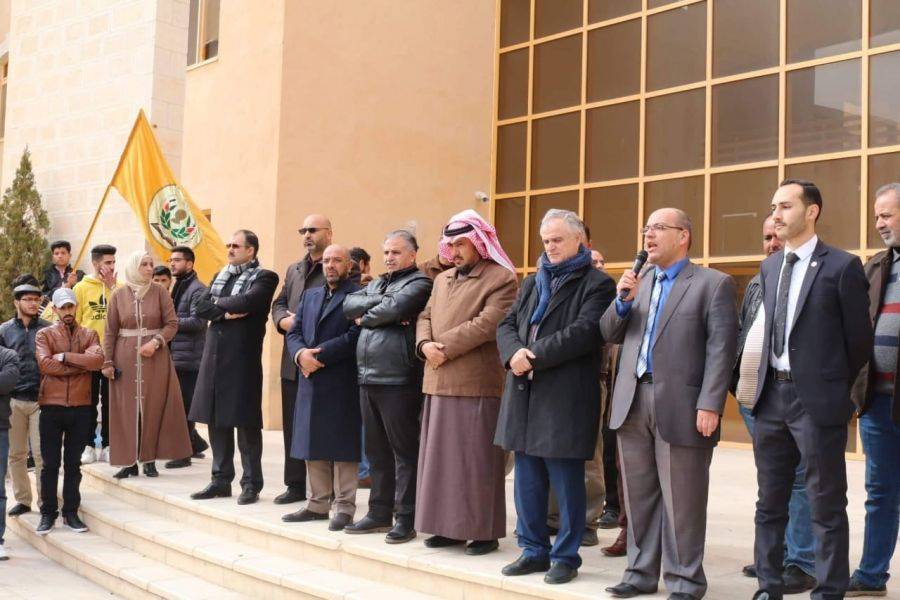 وقفة طلابية في جامعة الحسين بن طلال تنديدا  بصفقة القرن