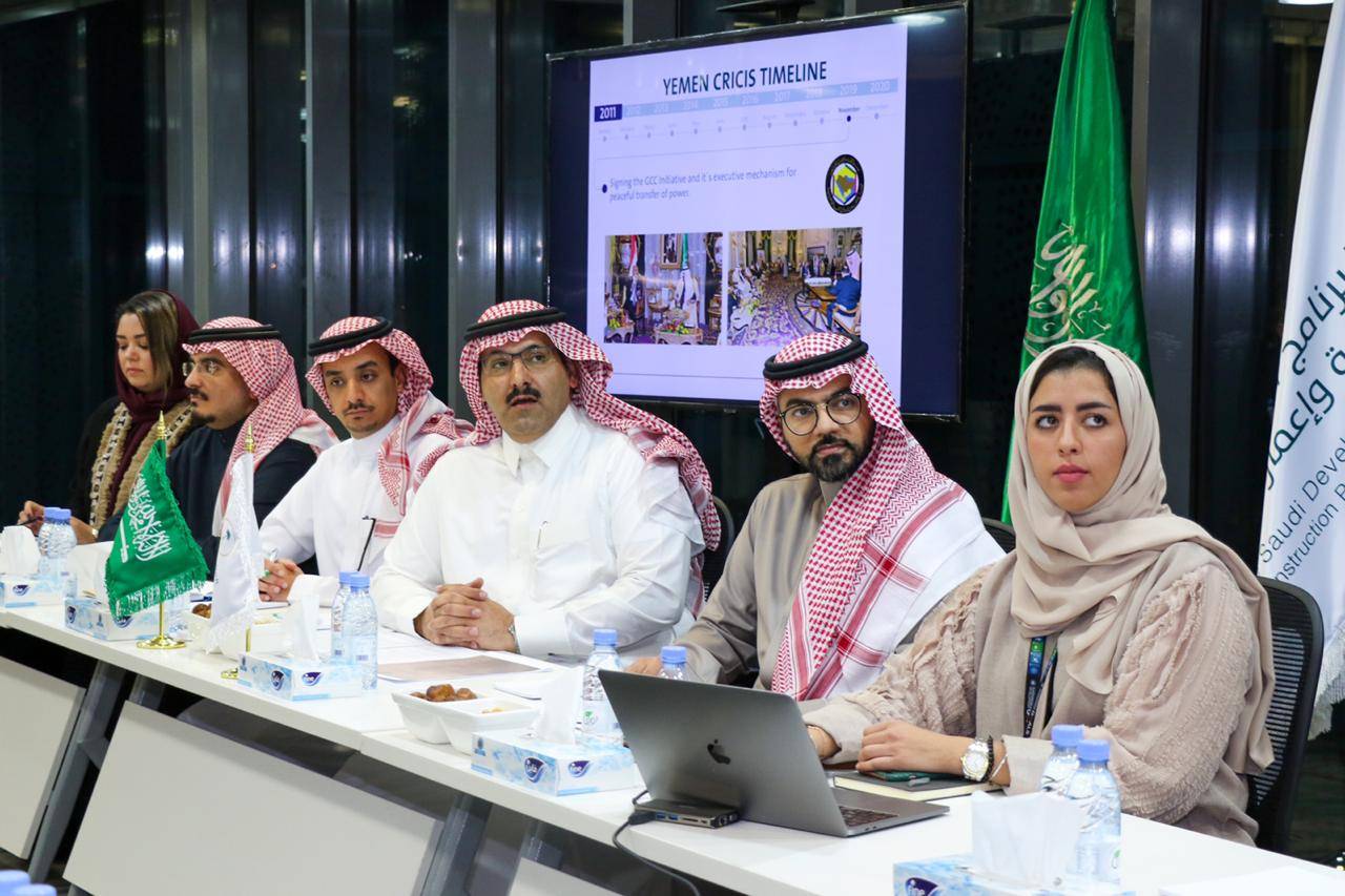 وفد من الكونجرس الأمريكي يزور مقر «إعمار اليمن» ويلتقي السفير «آل جابر»