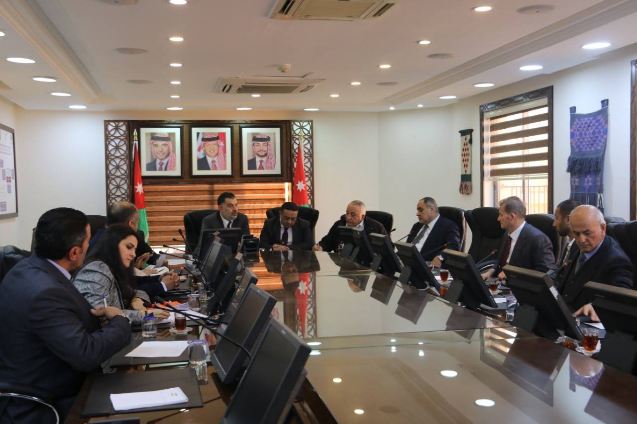 وزير العمل ينهي ملف الرواتب المتأخرة لموظفي الأبيض للأسمدة