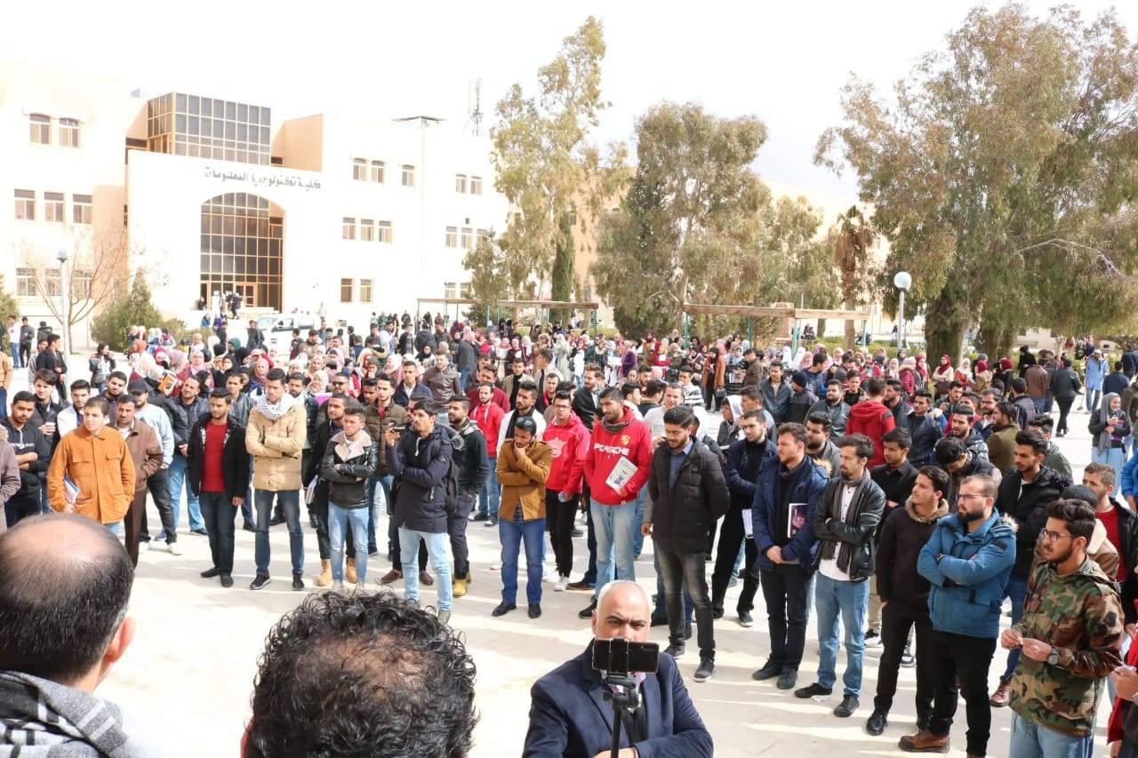 وقفة طلابية في جامعة الحسين بن طلال تنديدا  بصفقة القرن