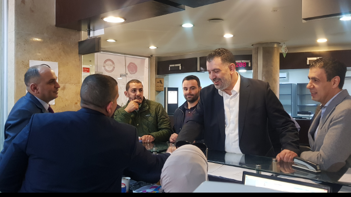 وزير العمل البطاينة يتفقد مكتبي العمل والضمان الاجتماعي بغرفة صناعة عمان 