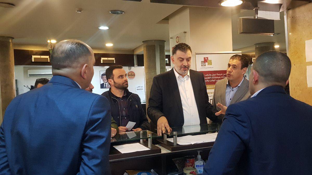 وزير العمل البطاينة يتفقد مكتبي العمل والضمان الاجتماعي بغرفة صناعة عمان 