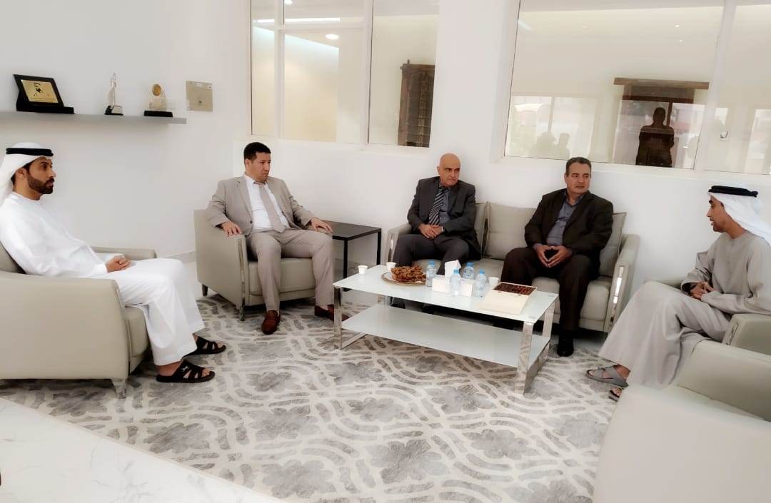 السفير الجزائري لدى الامارات  يقدم واجب العزاء بوفاة الأديب عياش يحياوي