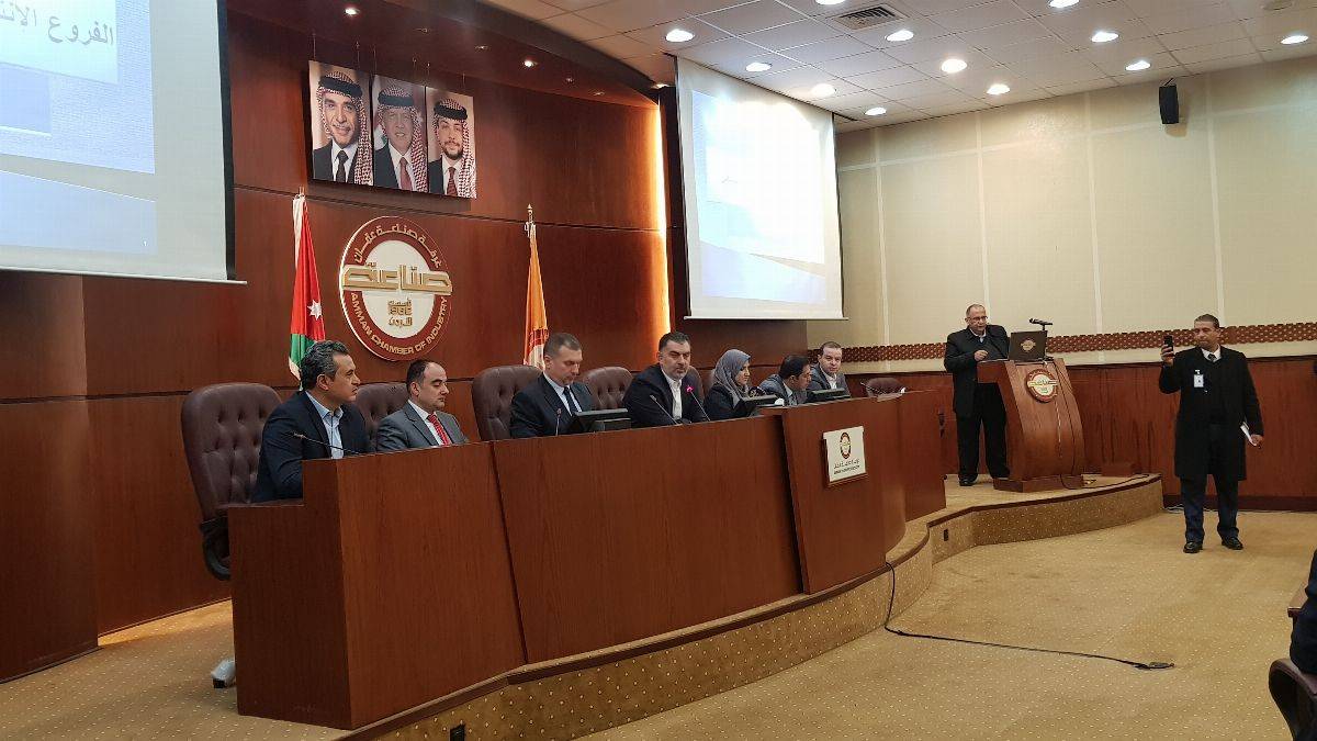 وزير العمل البطاينة يلتقي مستثمرين في غرفة صناعة عمان