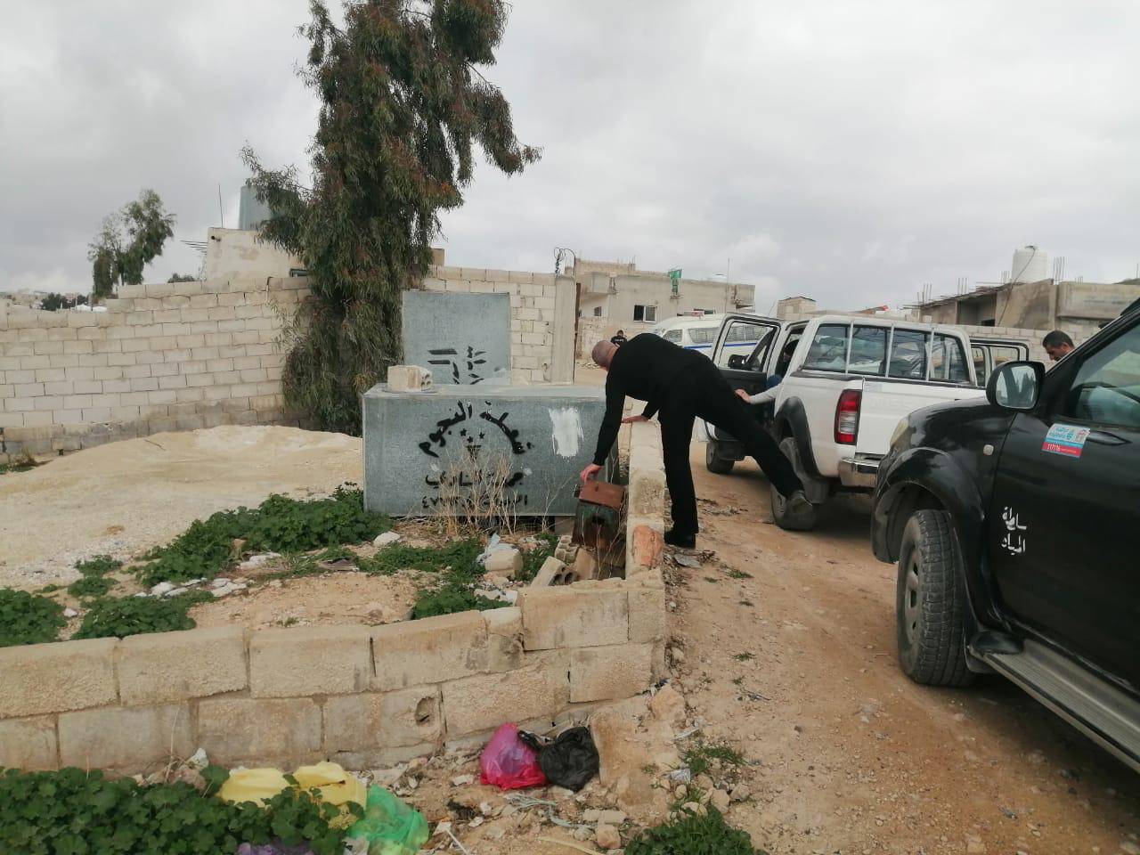 وزارة المياه والري : ضبط اعتداءات وخط (2) انش يزود (70) منزل بشكل مخالف في الرصيفة 