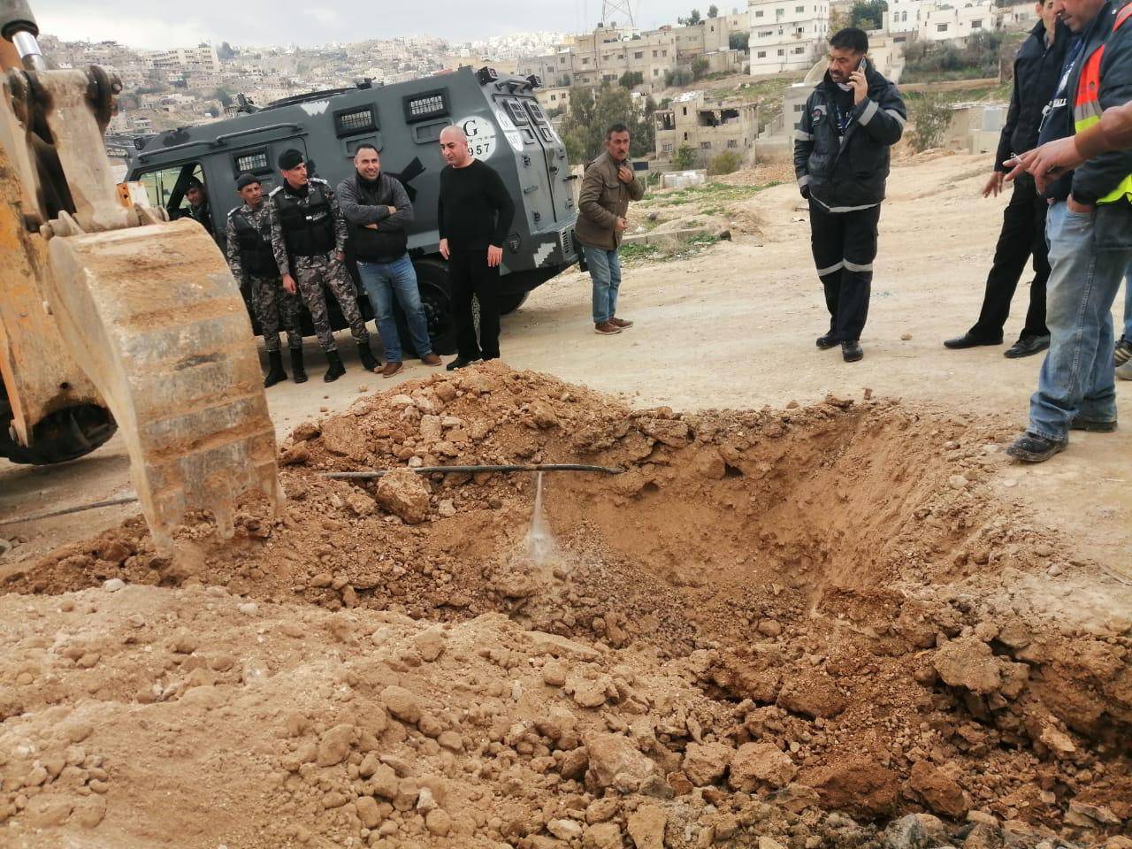 وزارة المياه والري : ضبط اعتداءات وخط (2) انش يزود (70) منزل بشكل مخالف في الرصيفة 