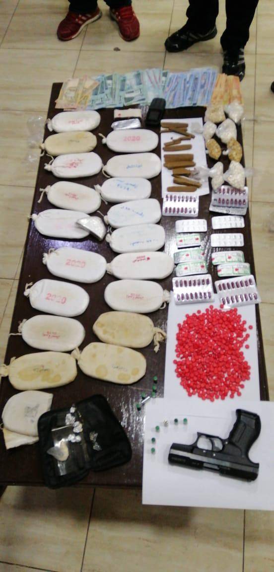 القبض على ١٠ اشخاص من مروجي المواد المخدرة وبحوزتهم في العاصمة وإربد والزرقاء 